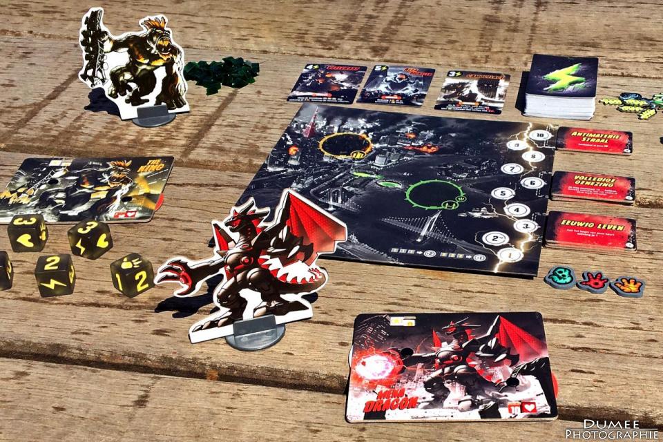 boardgame, dumeeple, king of Tokyo, dark edition, iello